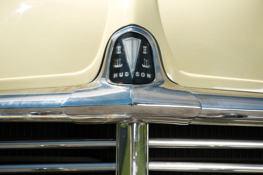 Детали экстерьера Hudson Commodore Custom Eight Convertible Brougham (494) 1949 года  (фото 32 из 39)